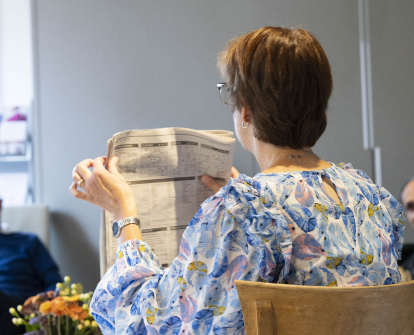 Dagbesteding Evita Lokaal krant lezen